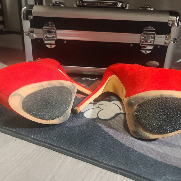 Dream Pairs Red Hot Pumps 👠 - Picture 3 of 4